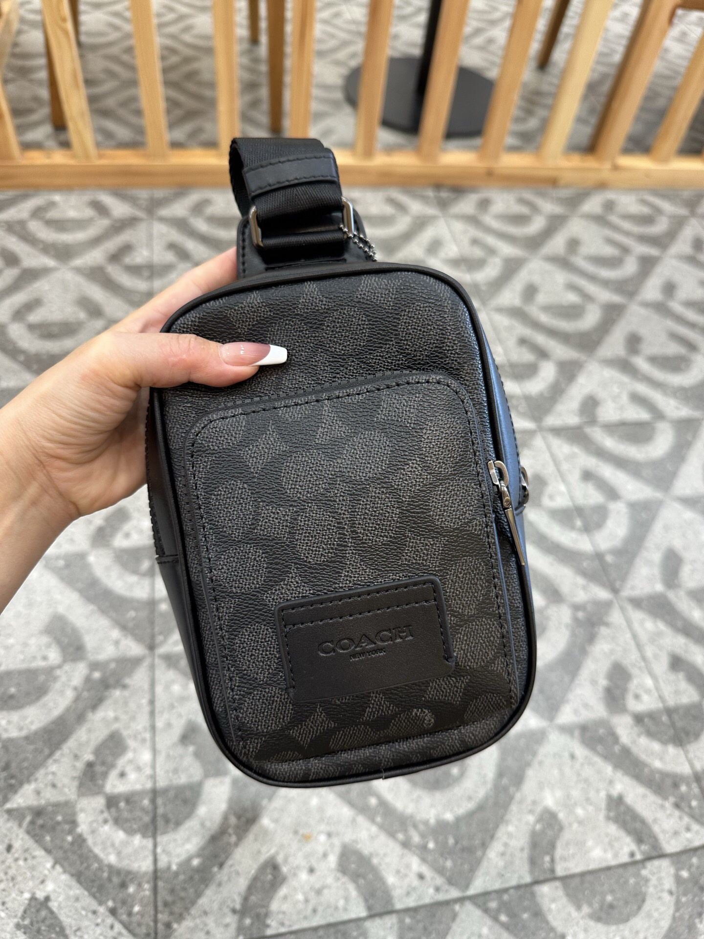 コーチ「Coach」 WEST メンズクロスボディバッグ