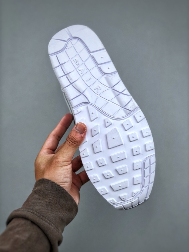 「コラボモデル」Nike Air Max 1 x Supreme スニーカー