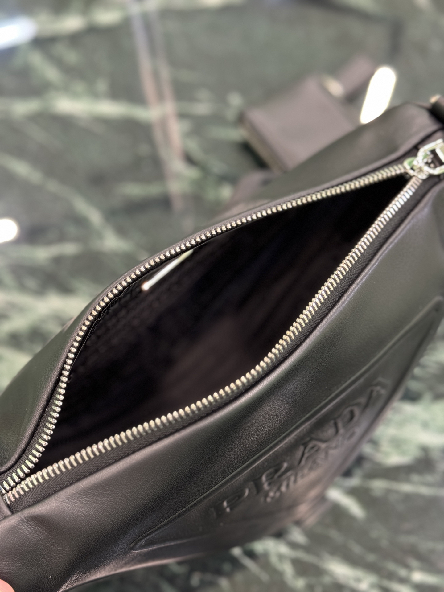 プラダ「Prada」トライアングルバッグ 1BH190 レザーバッグ