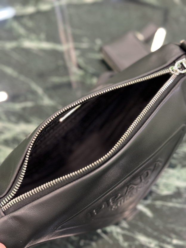 プラダ「Prada」トライアングルバッグ 1BH190 レザーバッグ