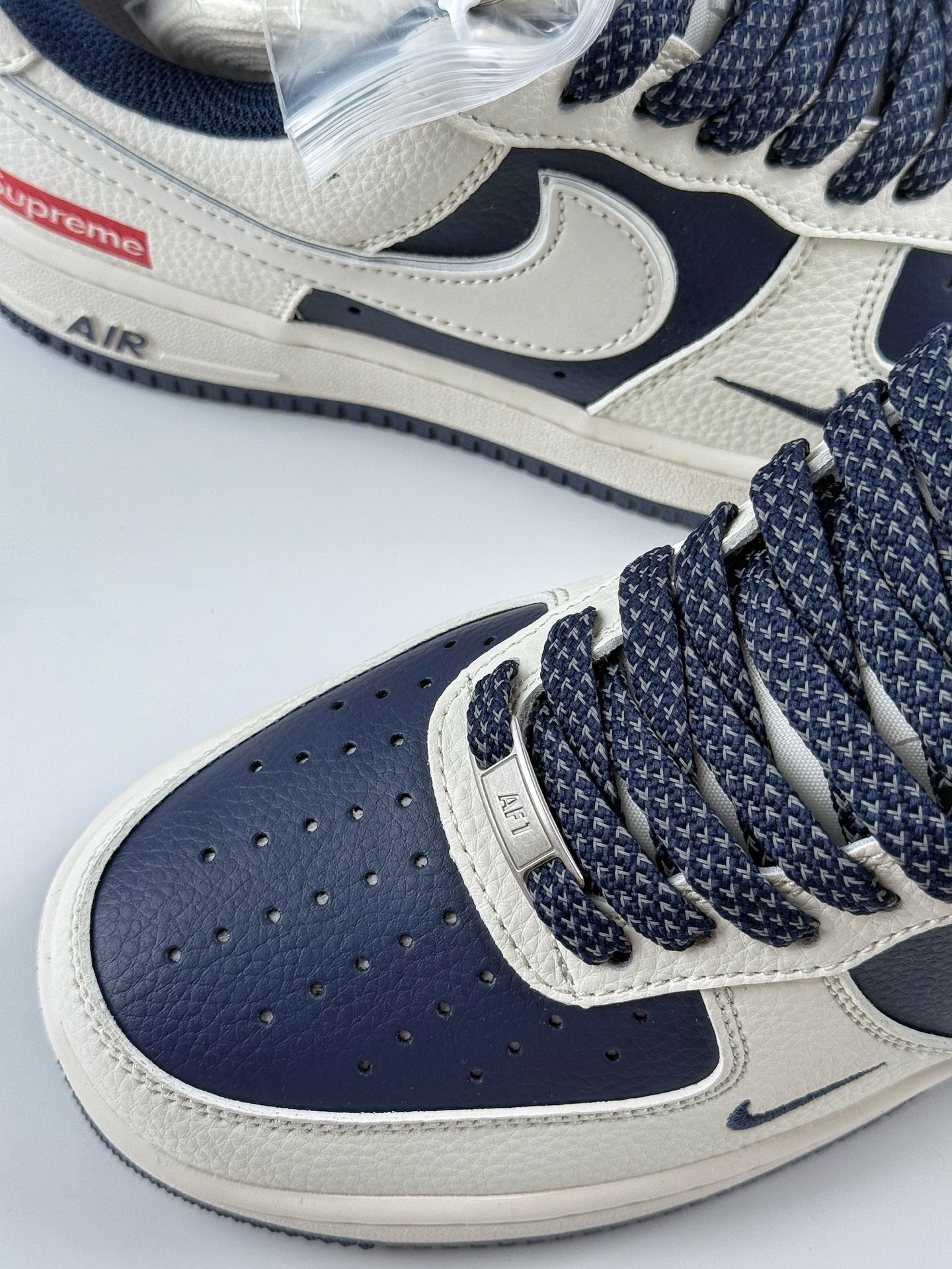 「コラボモデル」Supreme × Nike Air Force 1 Low スニーカー