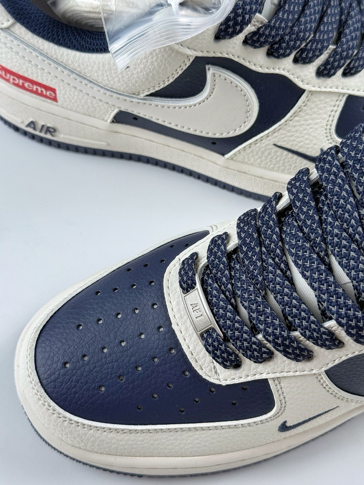 「コラボモデル」Supreme × Nike Air Force 1 Low スニーカー