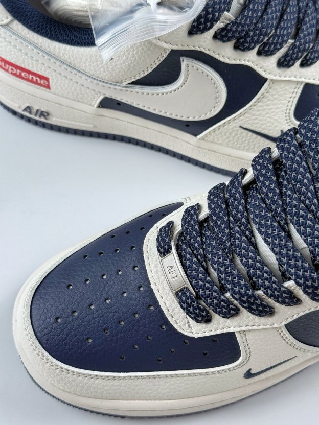 「コラボモデル」Supreme × Nike Air Force 1 Low スニーカー