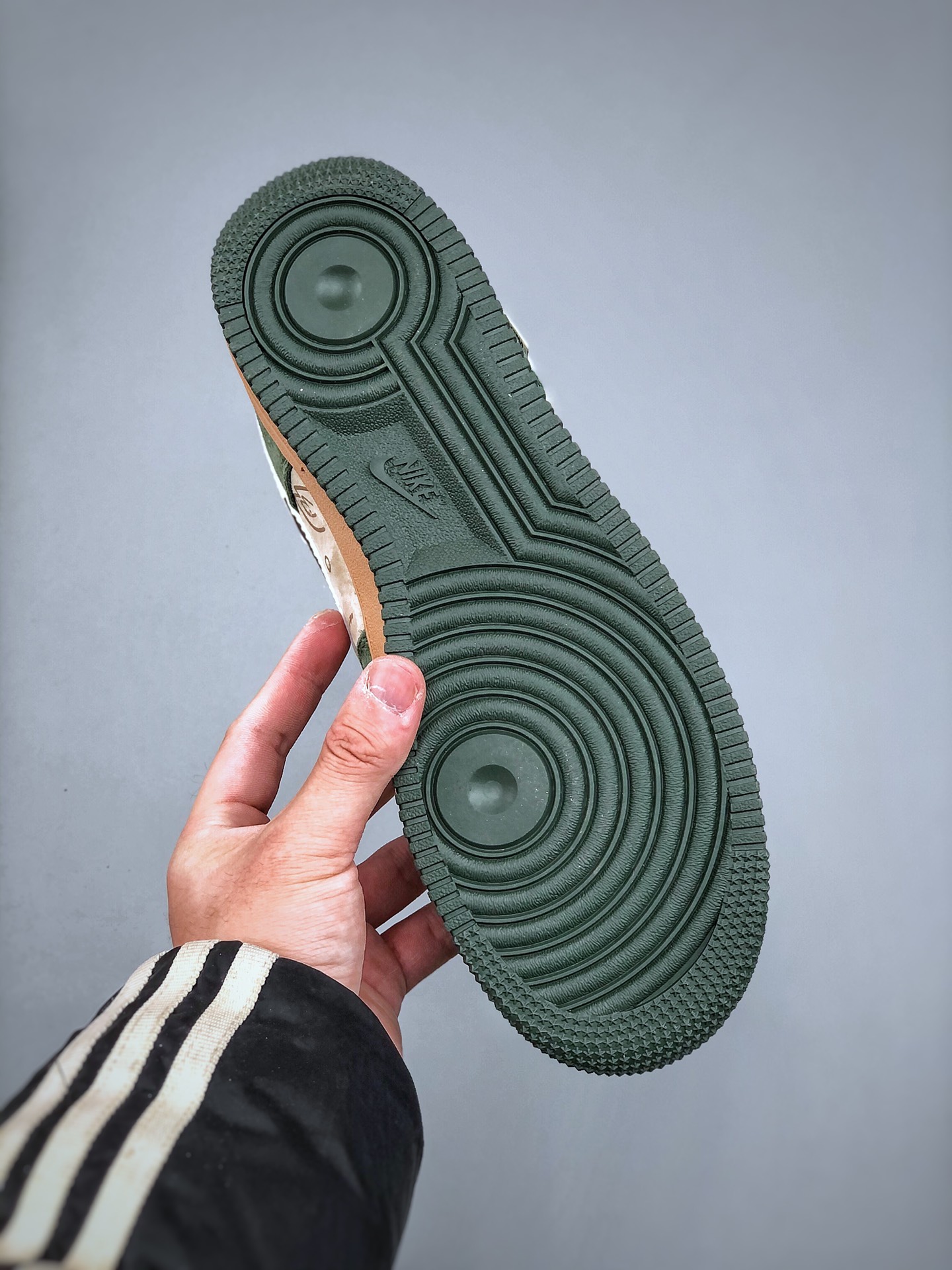 「コラボモデル」Supreme x Nike SB Dunk Low スニーカー