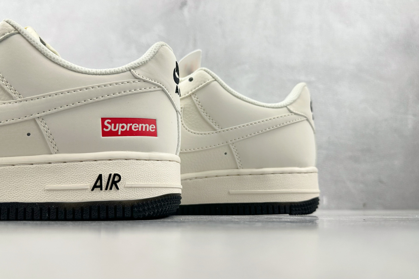 「コラボモデル」Supreme × Nike Air Force 1 Low スニーカー