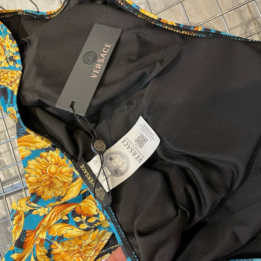 ヴェルサーチ「Versace」ワンピース水着「2025夏季限定・人気プレミアムスイム登場！」