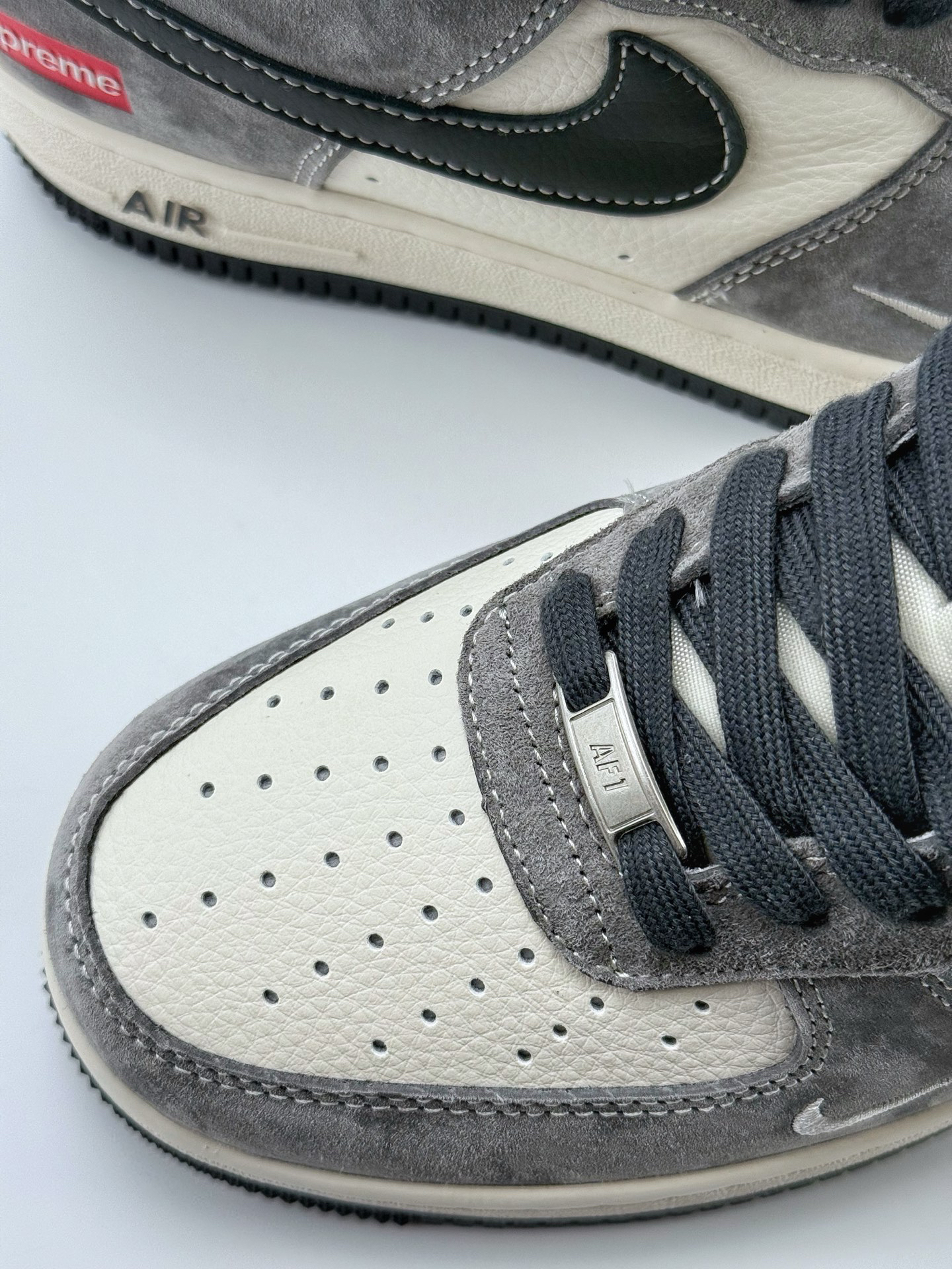 「コラボモデル」Supreme × Nike Air Force 1 Low スニーカー