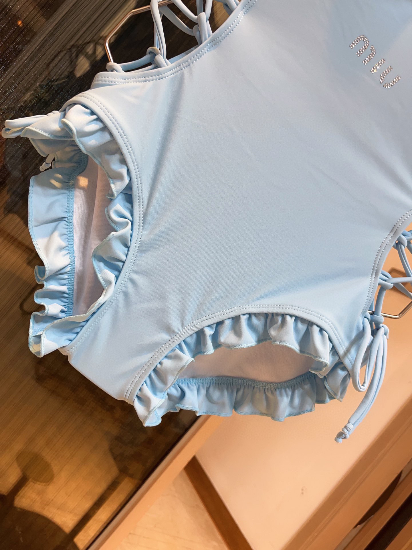 ミュウミュウ「Miu Miu」ワンピース水着「2025夏季限定・人気プレミアムスイム登場！」