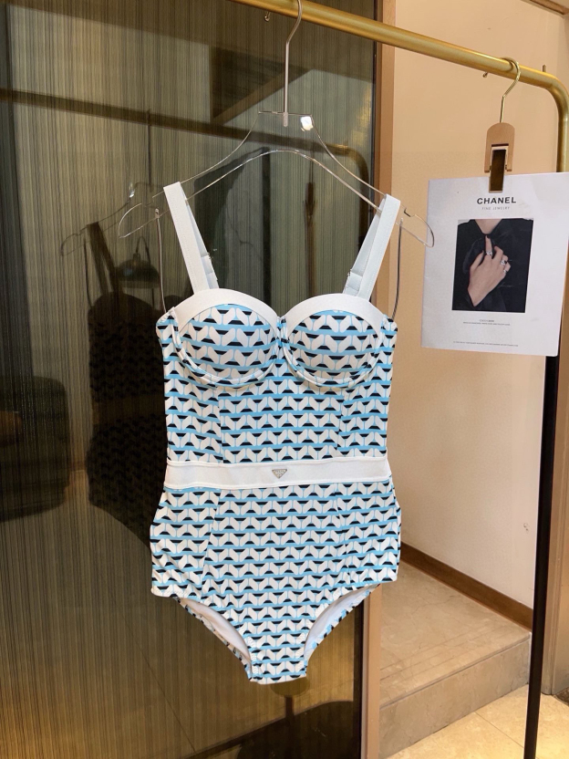 プラダ「PRADA」ワンピース水着「2025夏季限定・人気プレミアムスイム登場！」