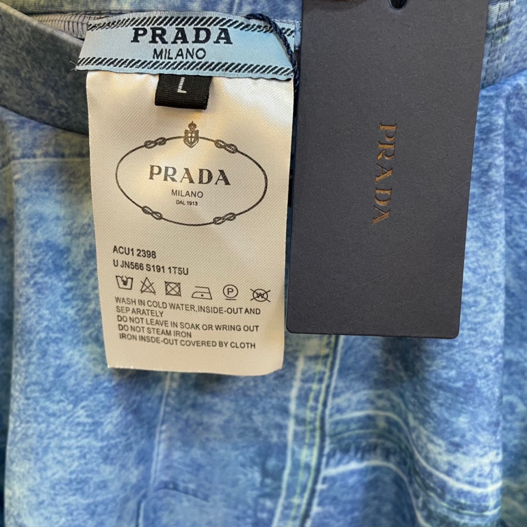 プラダ「PRADA」ワンピース水着「2025夏季限定・人気プレミアムスイム登場！」