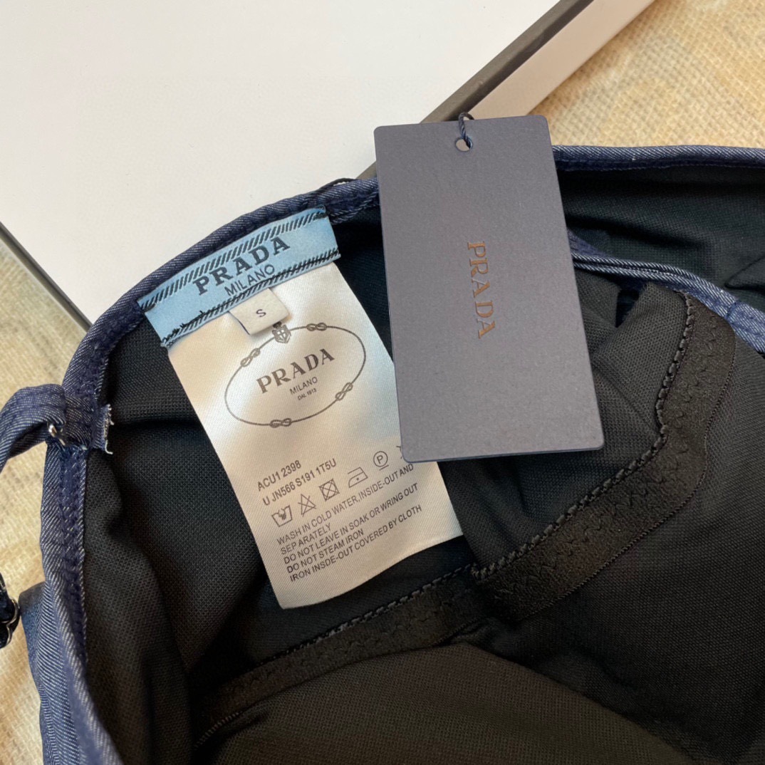 プラダ「PRADA」ワンピース水着「2025夏季限定・人気プレミアムスイム登場！」