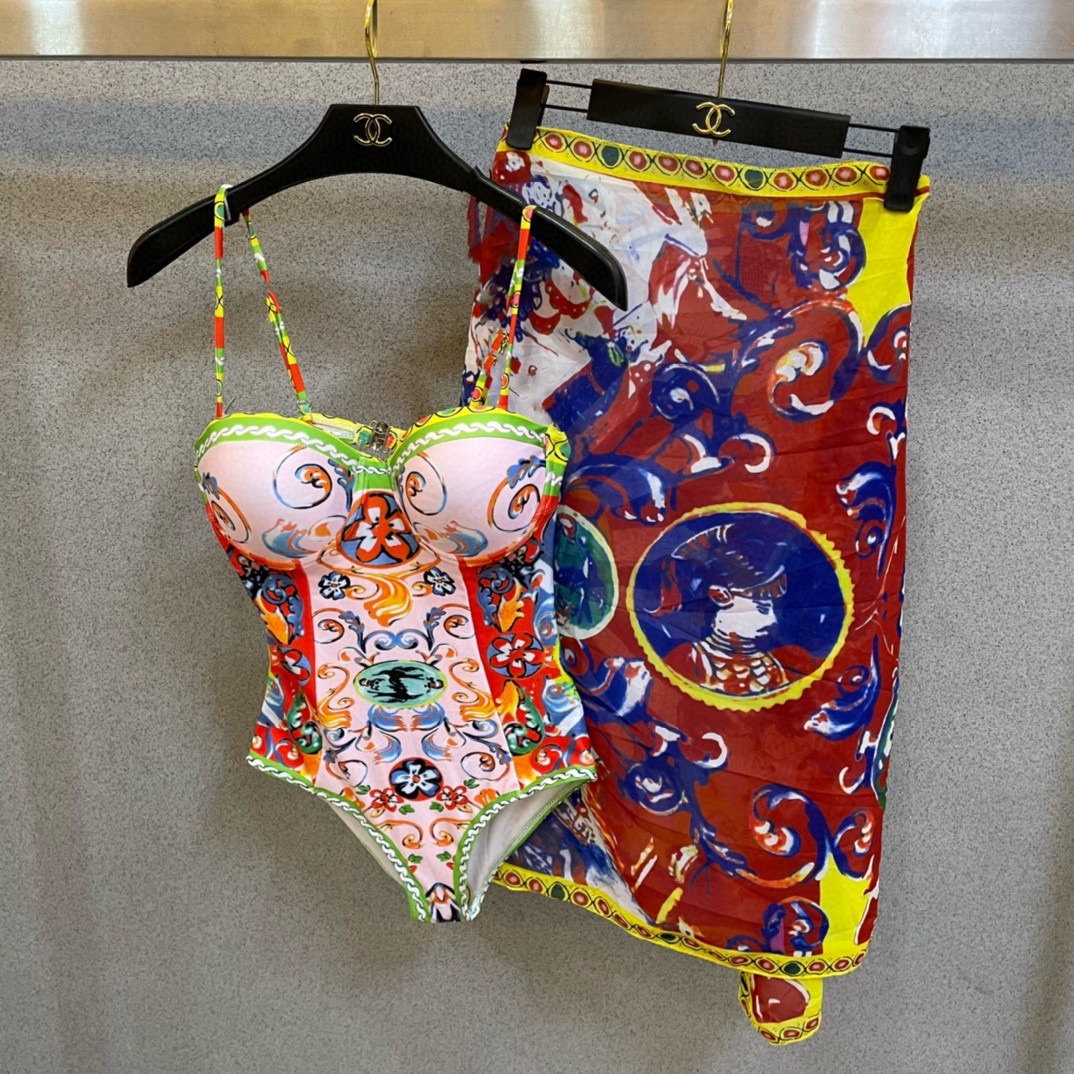 ヴェルサーチ「Versace」ワンピース水着「2025夏季限定・人気プレミアムスイム登場！」