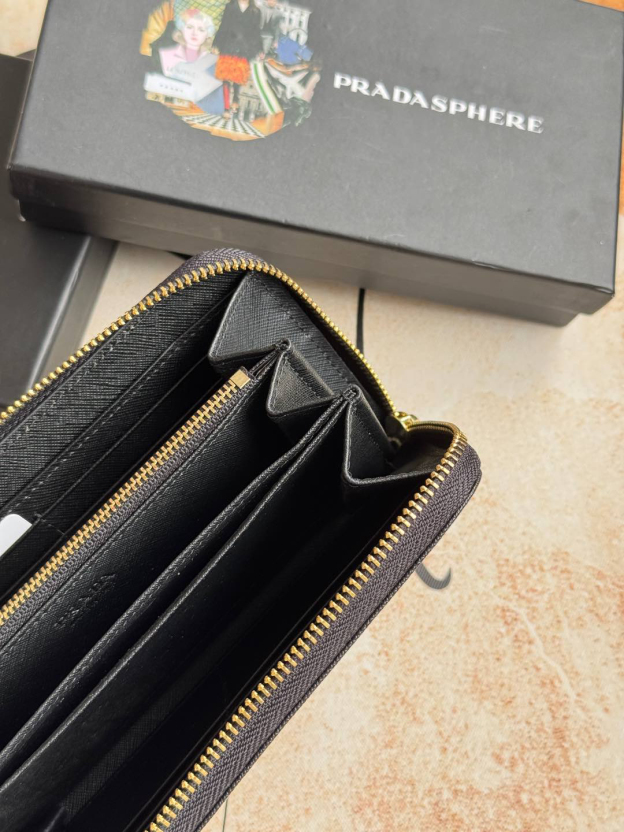 プラダ「PRADA」サフィアーノレザー 財布