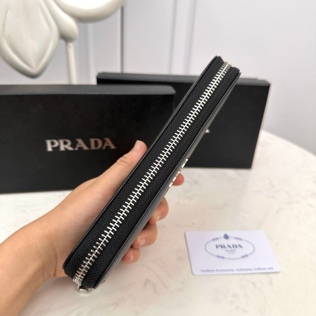 プラダ「PRADA」プレミアムレザー ジップウォレット「おしゃれ男性必携」