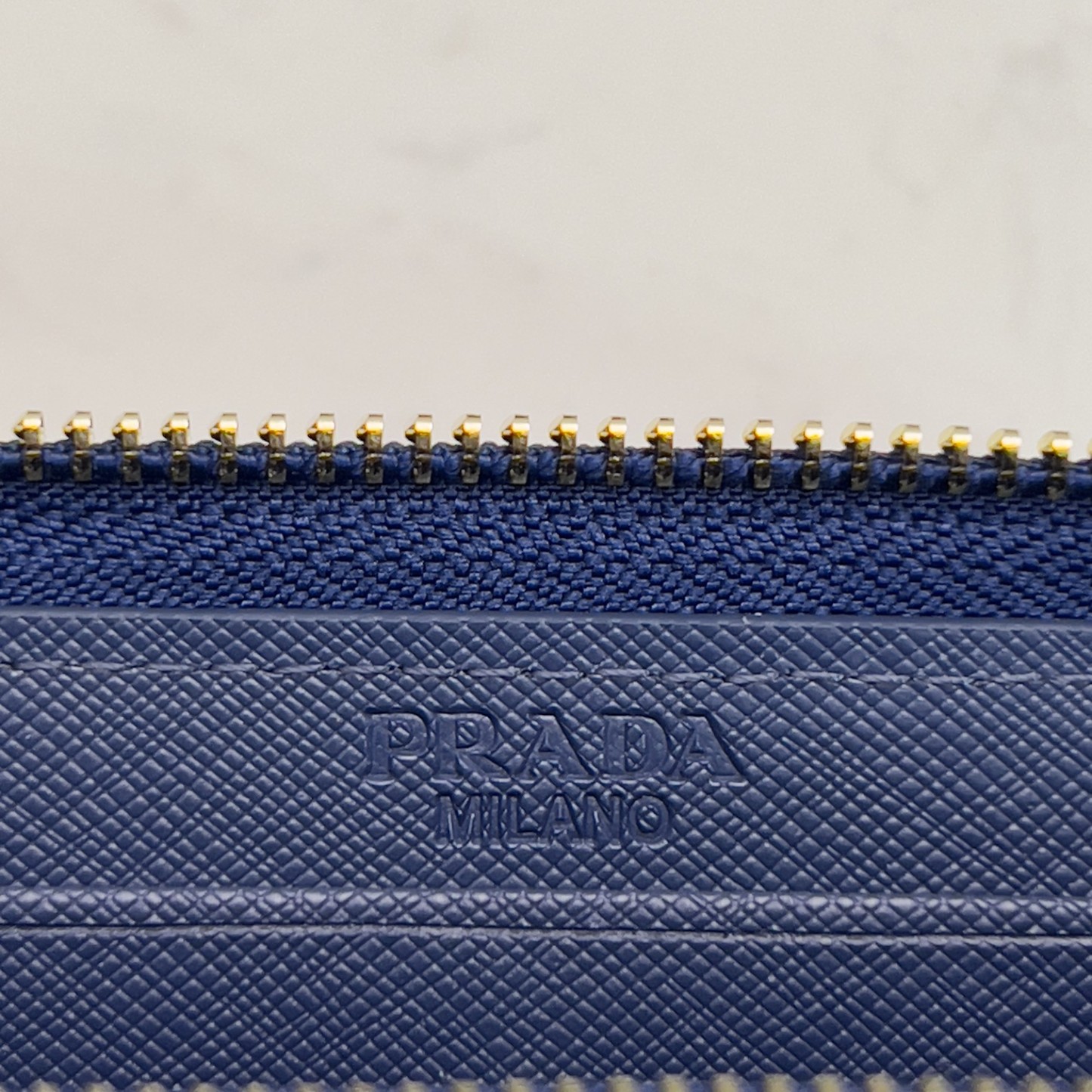 プラダ「PRADA」サフィアーノレザー 財布