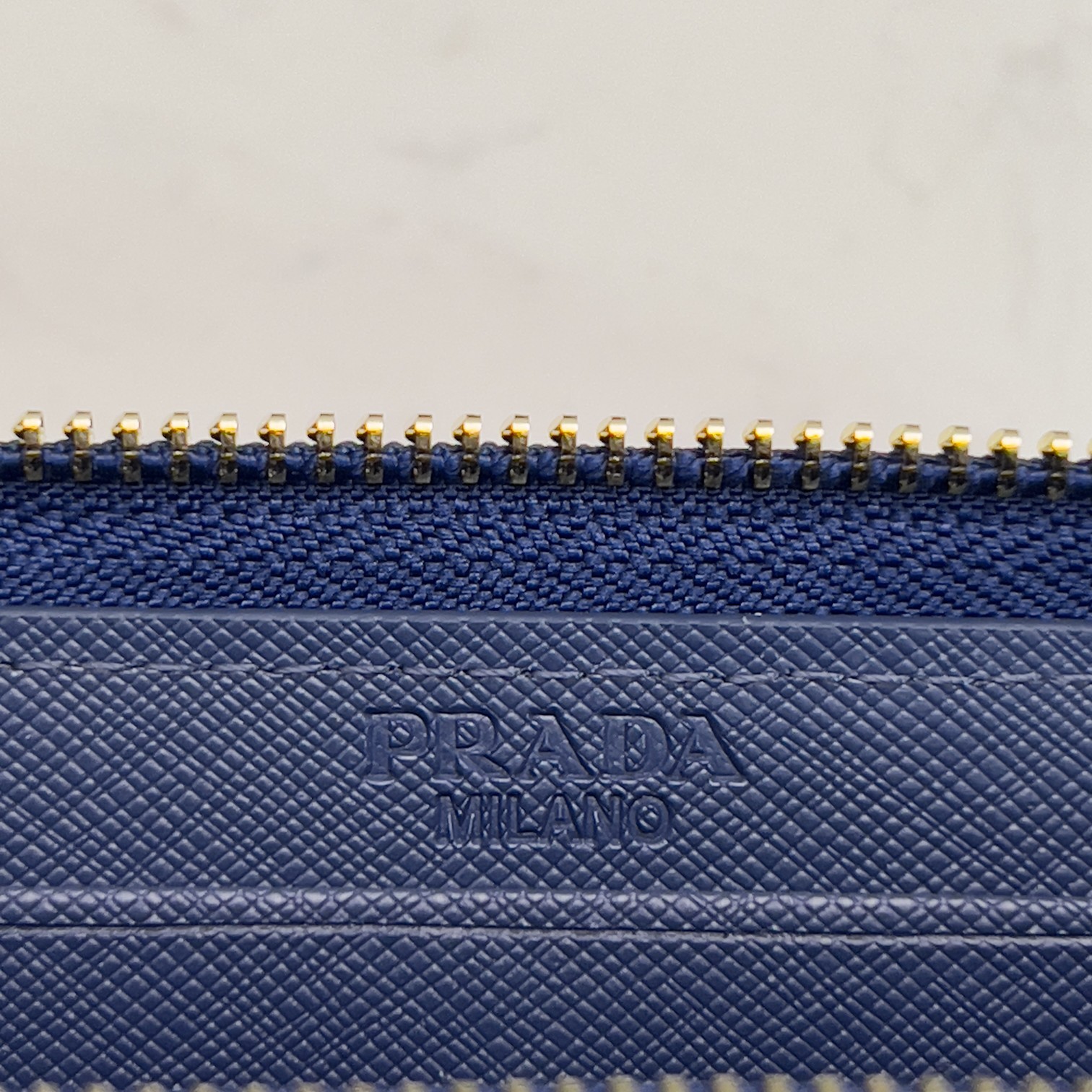 プラダ「PRADA」サフィアーノレザー 財布