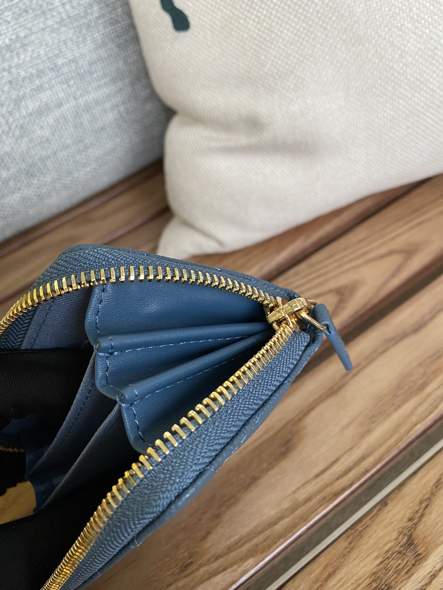 シャネル「Chanel」クラシック ペブルド カーフスキン ジップ コインパース