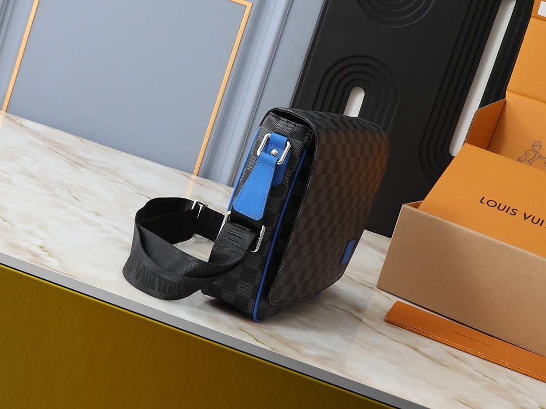 ルイ・ヴィトン「Louis Vuitton」ディストリクト スモールメッセンジャーバッグ