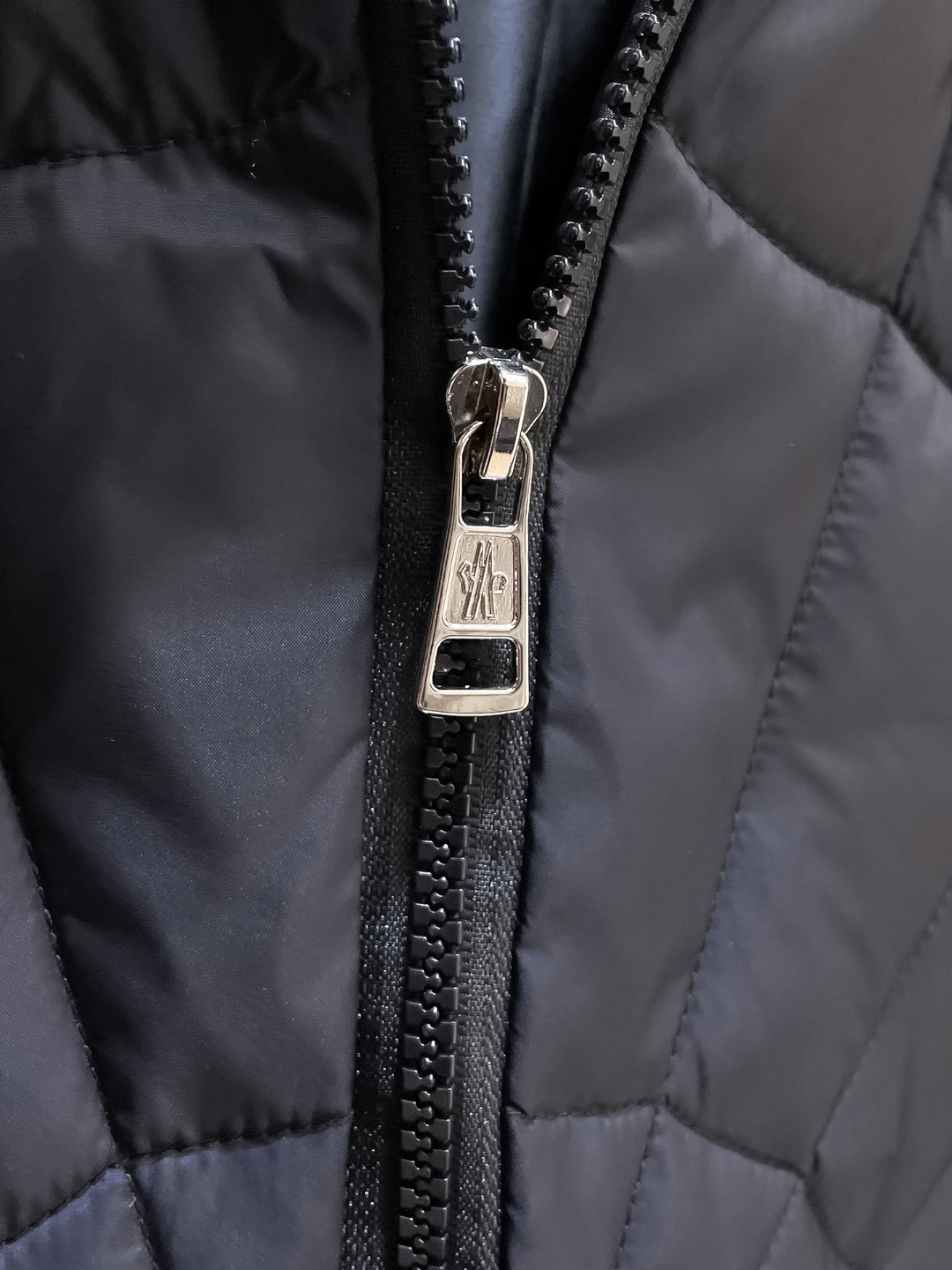 モンクレール 冬季新作ダウンジャケット