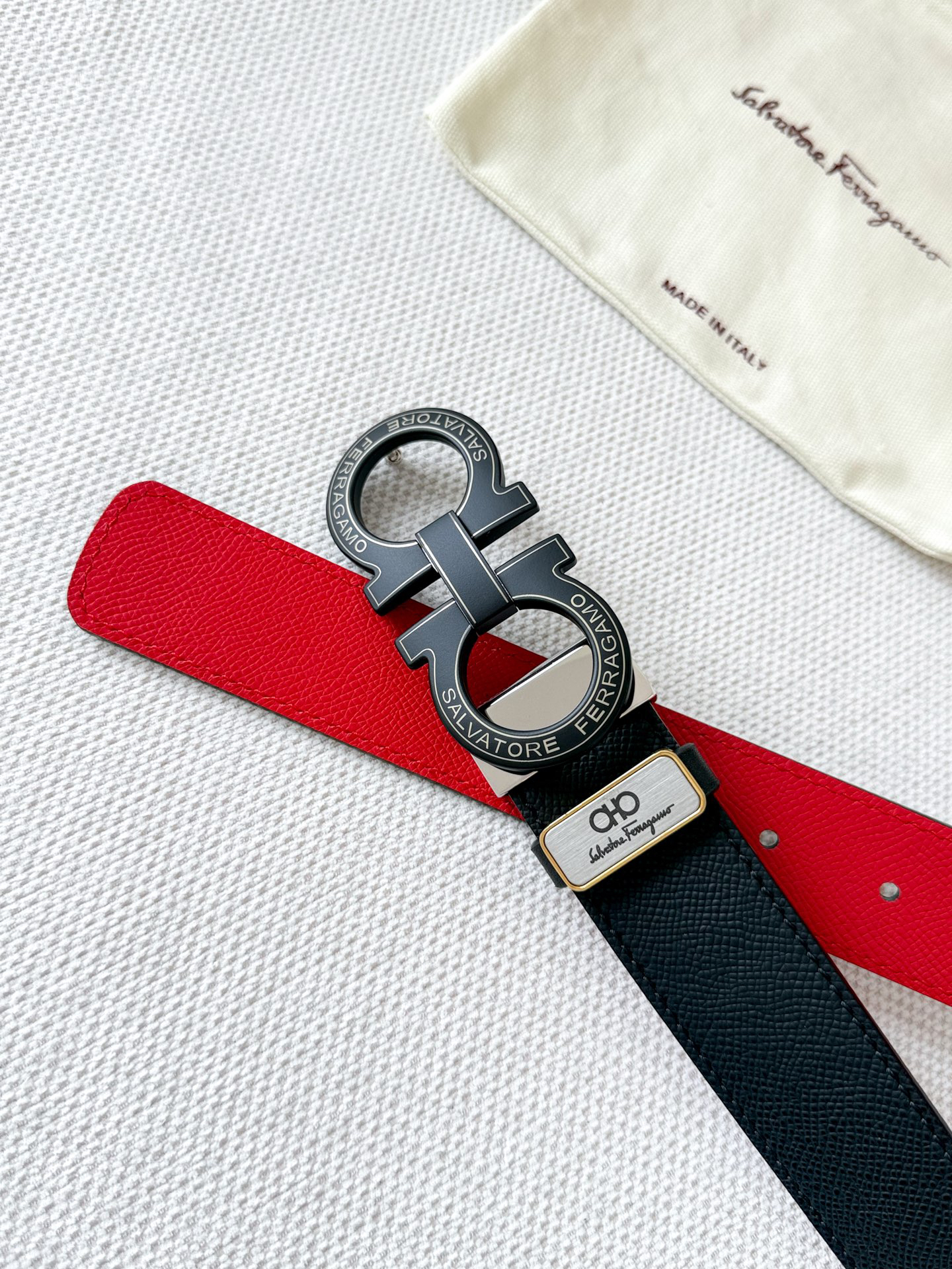 【新規倉庫入り】Salvatore Ferragamo 職人仕上げ高級ベルト「全長約 100cm」