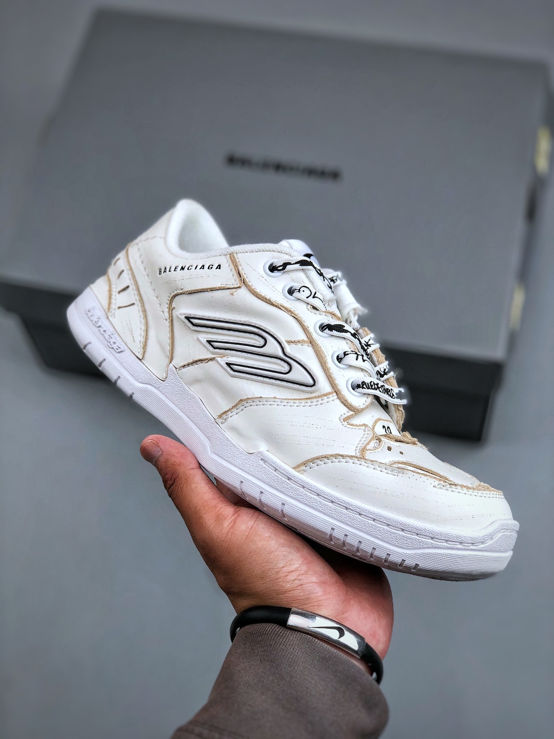 バレンシアガ［Balenciaga］Hamptons Worn-out メンズスニーカー