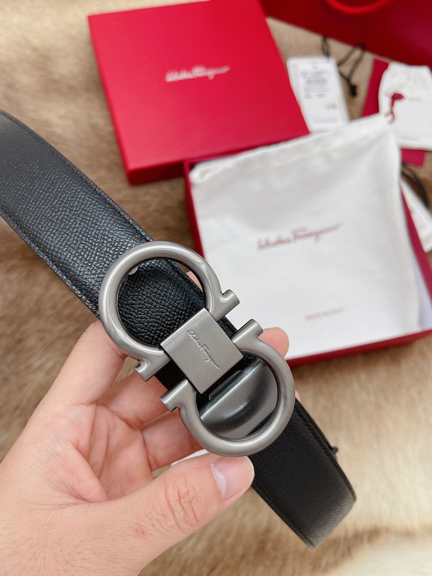 【新規倉庫入り】Salvatore Ferragamo 職人仕上げ高級ベルト「全長約 100cm」