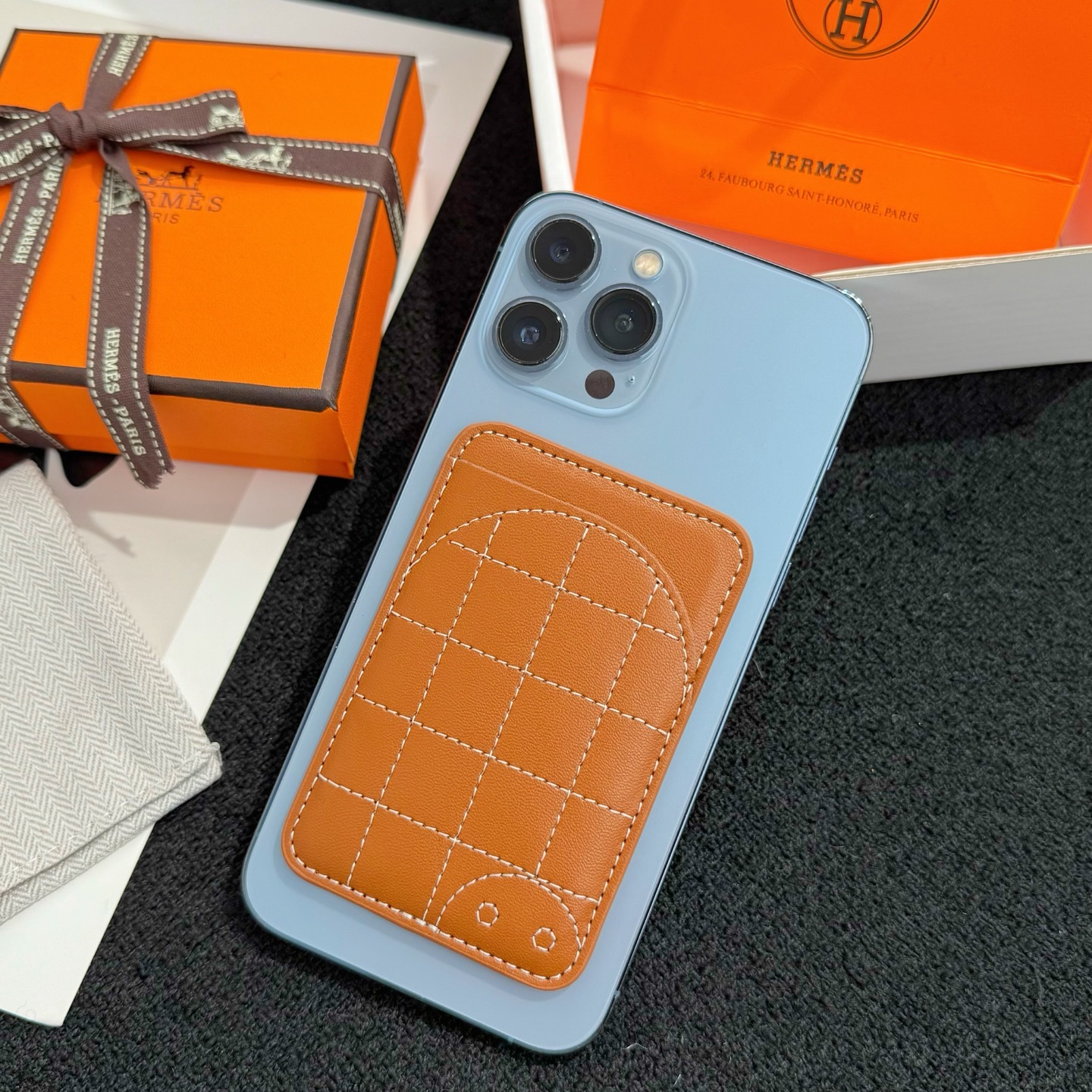 【限定新入荷】エルメス Cheval MagSafe 本革カードケース「12 シリーズ以降全 iPhone 対応」
