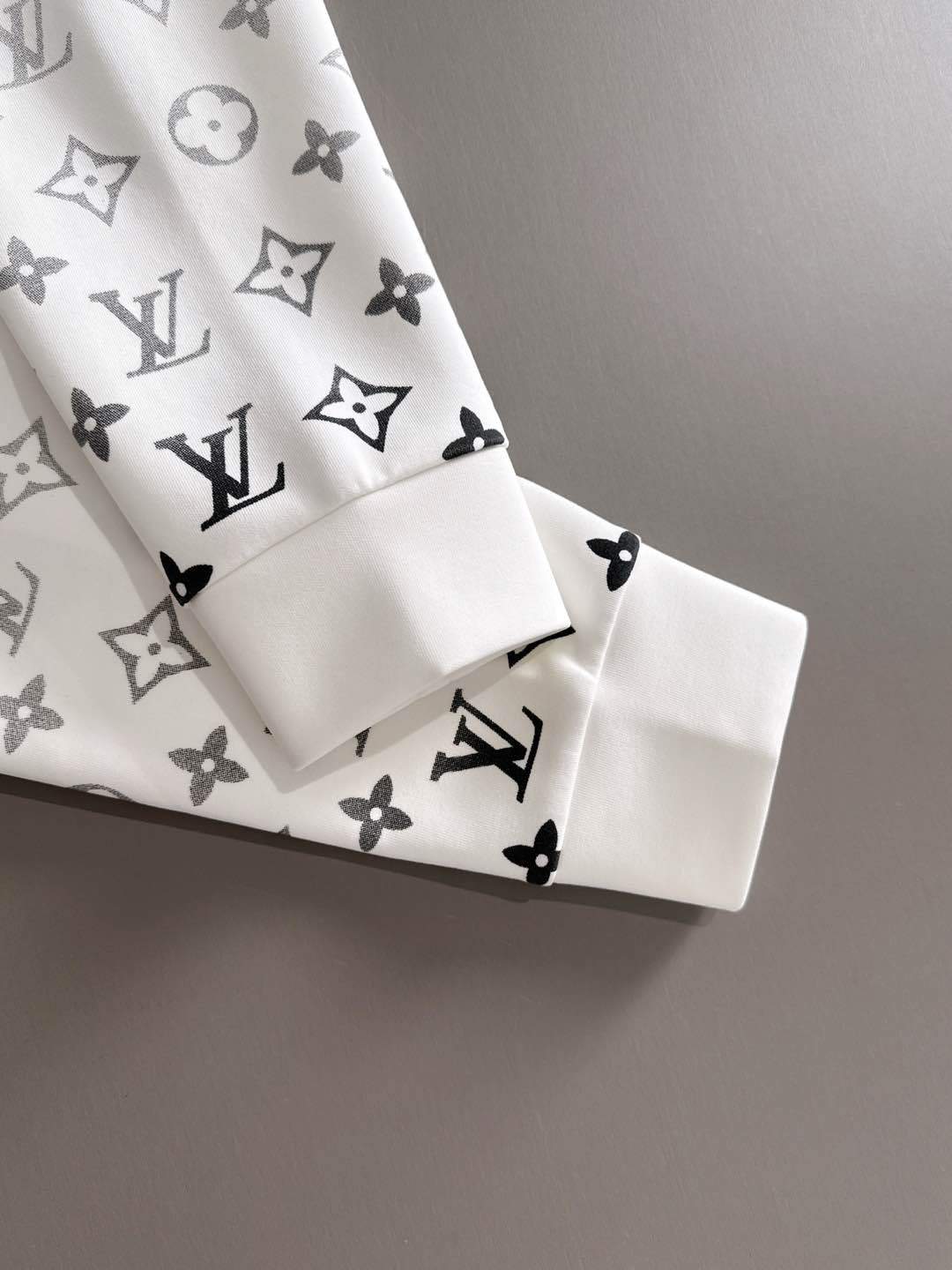 ルイ・ヴィトン「Louis Vuitton」パーカーシャツ