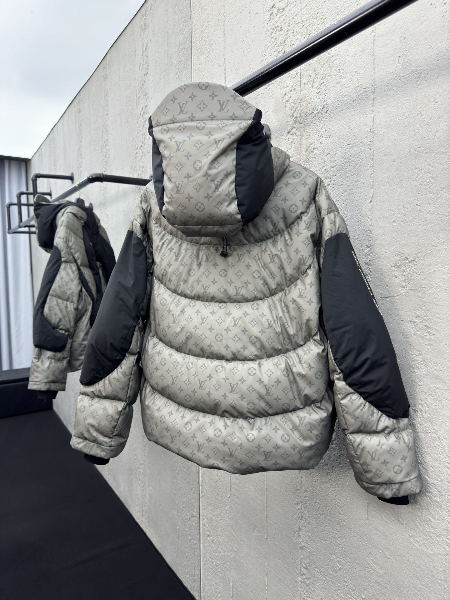 ルイ・ヴィトン「Louis Vuitton」秋冬フード付きダウンジャケット