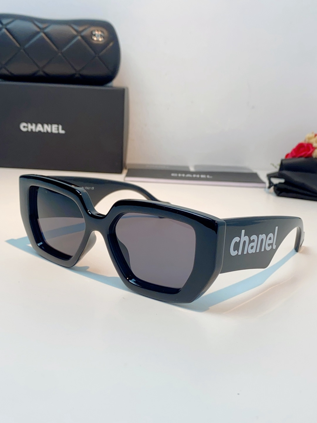 【新作到着】Chanel ハイセンスデザインサングラス「遮光レンズ搭載」