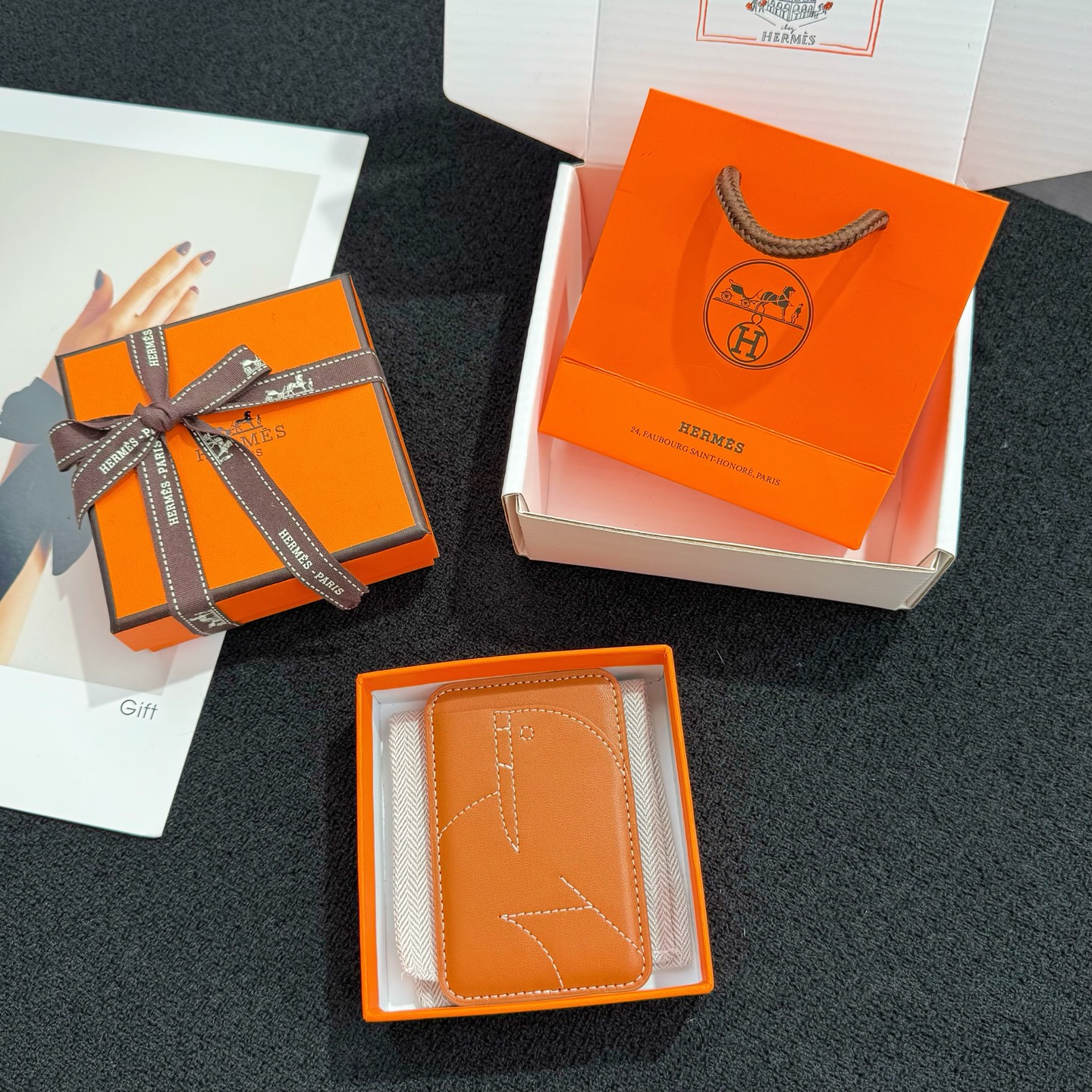 【限定新入荷】エルメス Cheval MagSafe 本革カードケース「12 シリーズ以降全 iPhone 対応」