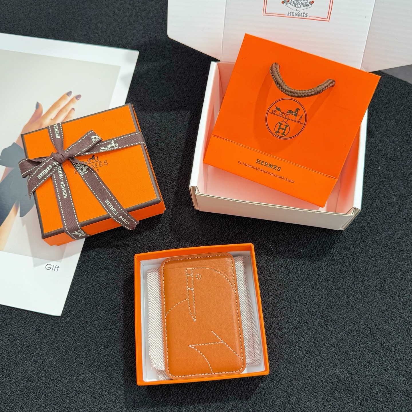 【限定新入荷】エルメス Cheval MagSafe 本革カードケース「12 シリーズ以降全 iPhone 対応」