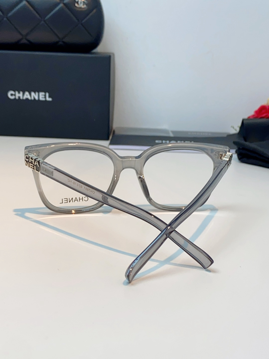 【新作到着】Chanel ハイセンスデザインサングラス「遮光レンズ搭載」
