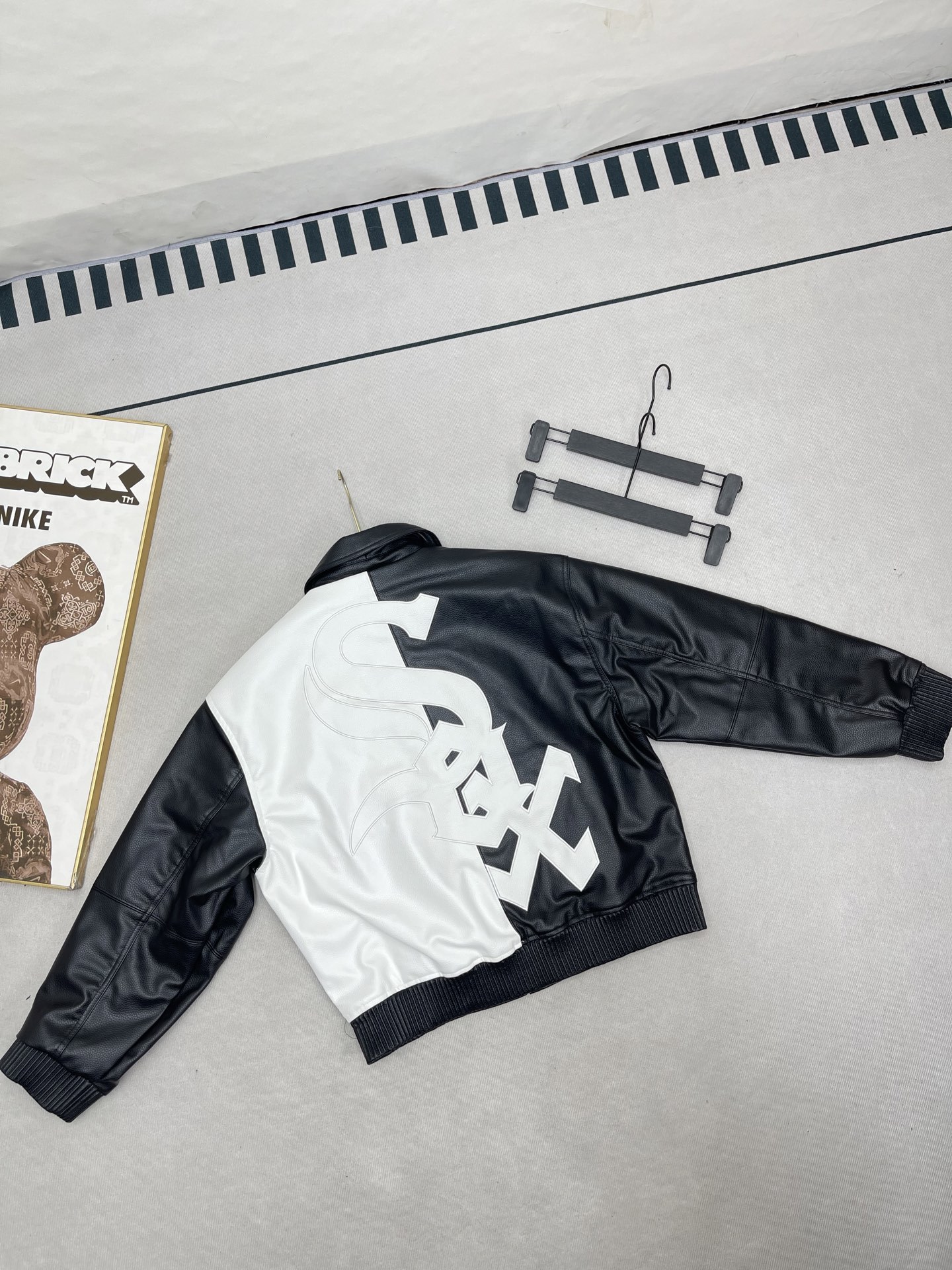 シュプリーム「Supreme x Chicago White Sox」コラボレーション レザージャケット