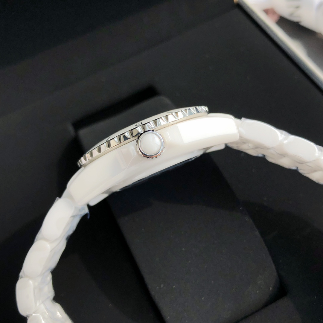 シャネル「Chanel」J12 キャリバー 33MM