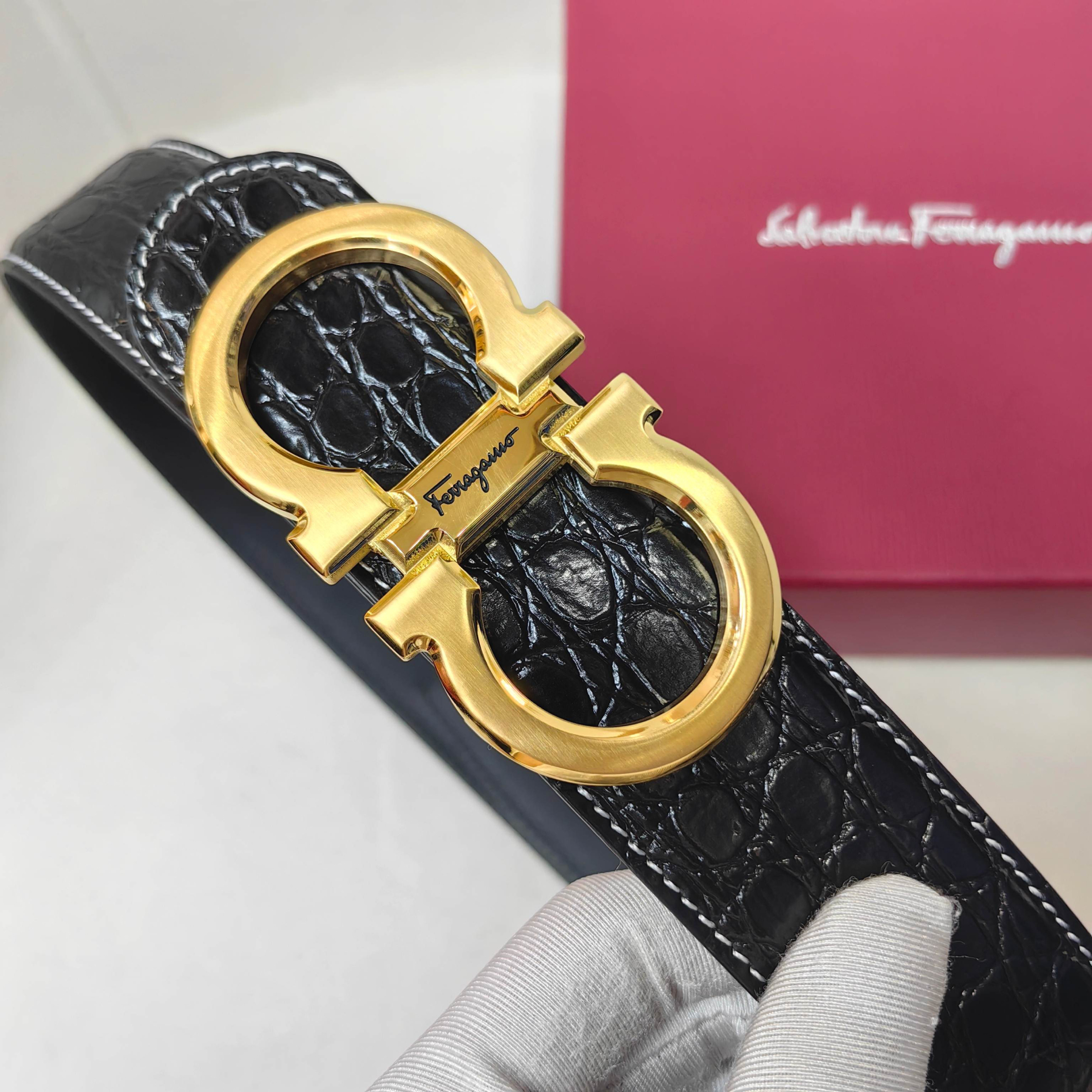 【新規倉庫入り】Salvatore Ferragamo 職人仕上げ高級ベルト「全長約 100cm」