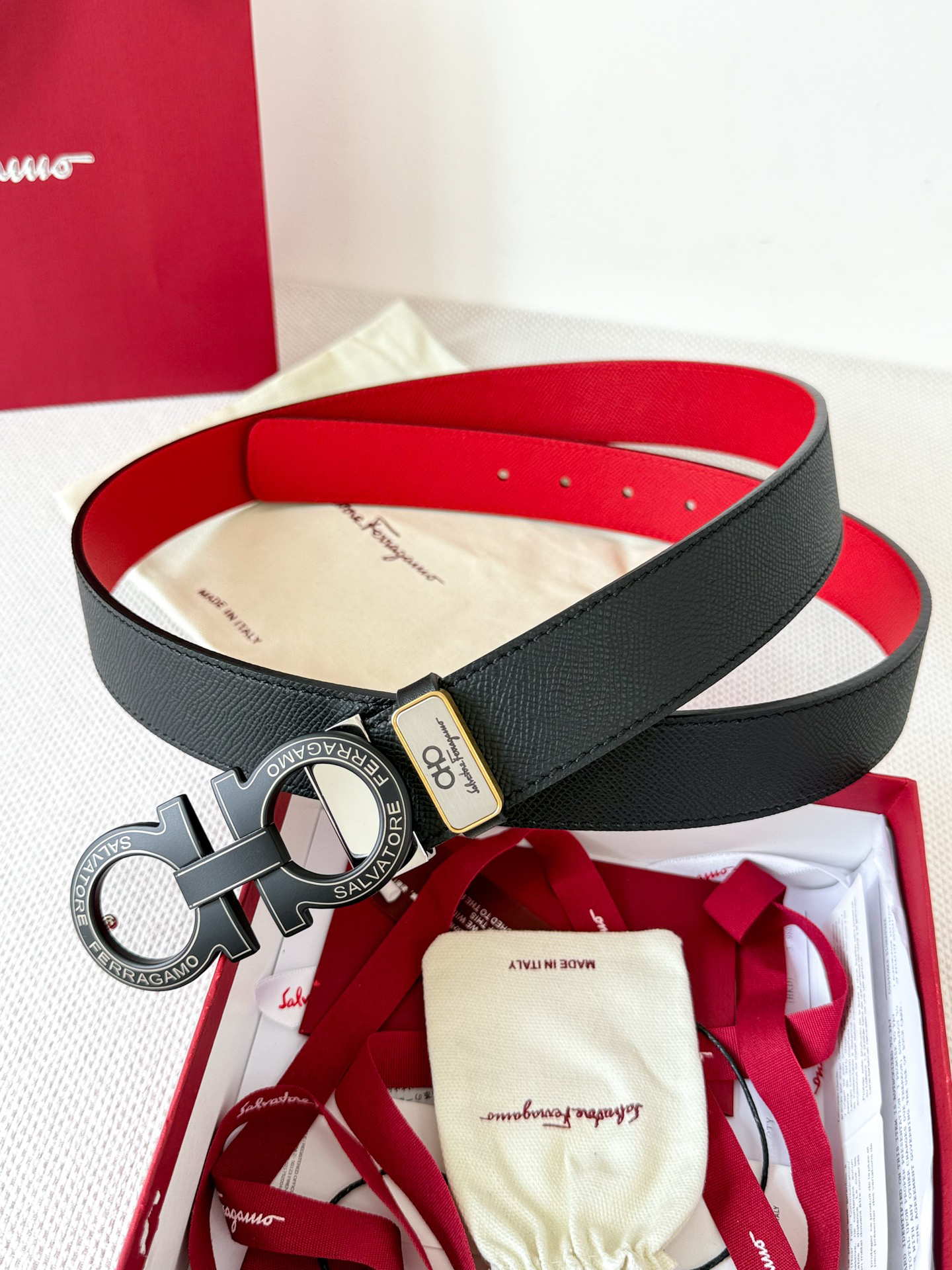 【新規倉庫入り】Salvatore Ferragamo 職人仕上げ高級ベルト「全長約 100cm」