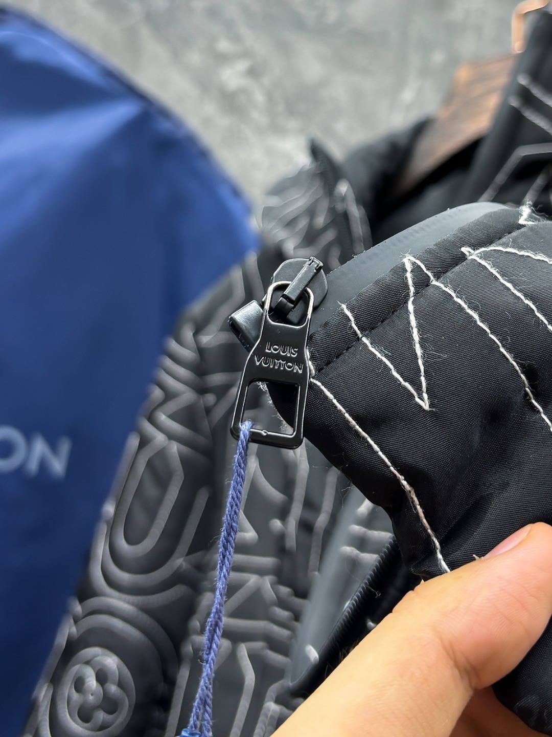 ルイ・ヴィトン「Louis Vuitton」秋冬フード付きダウンジャケット