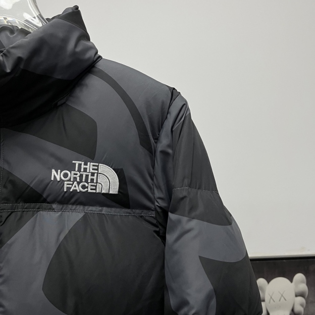 ザ・ノースフェイス XX KAWS 夢のコラボレーション ファッションフーディダウンジャケット 男女兼用