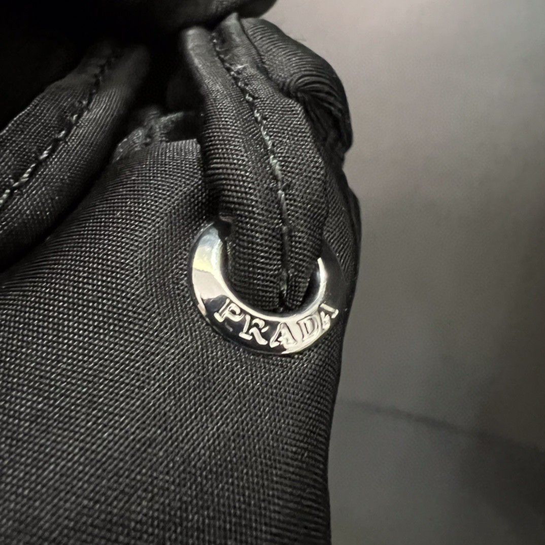 プラダ「Prada」ピコティン バケットバッグ モデ