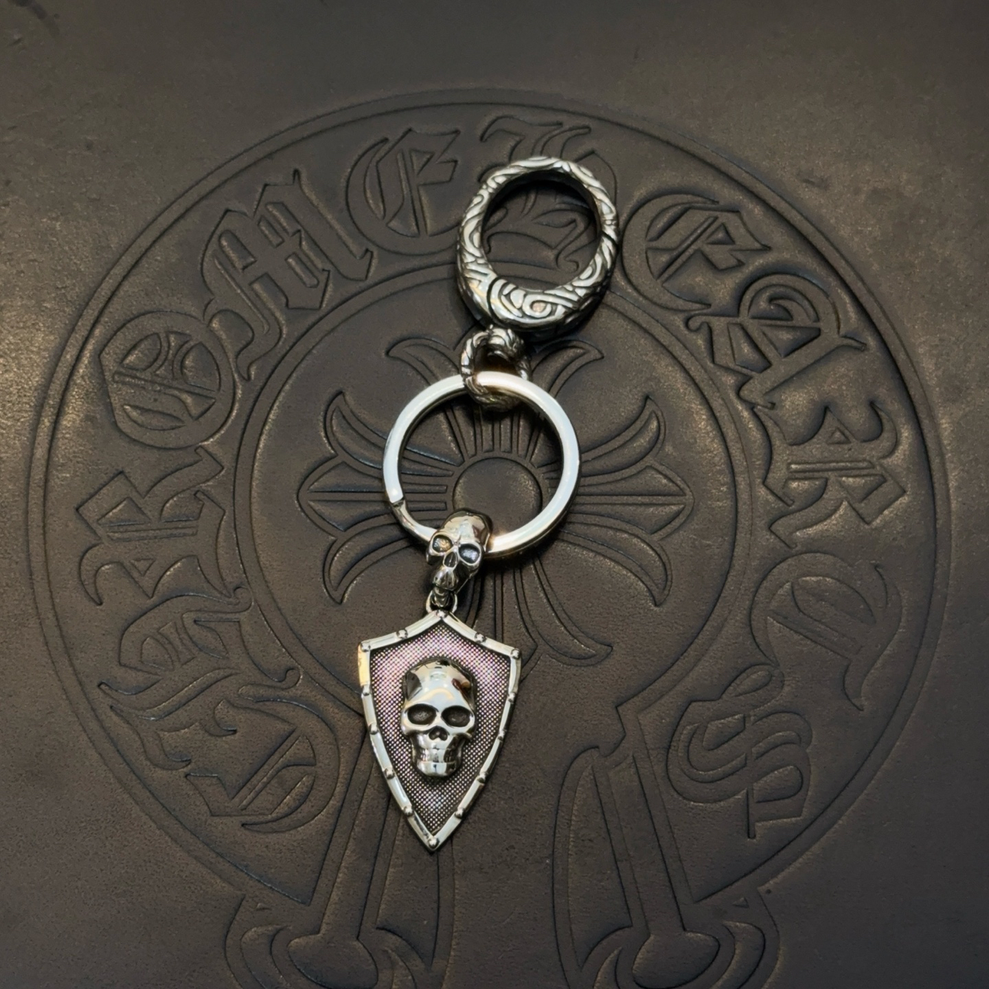 クロムハーツ「Chrome Hearts」クロスペンダントキーホルダー - 精巧なハンドメイド、アンティークシルバー彫刻、ヴィンテージパンクスタイル