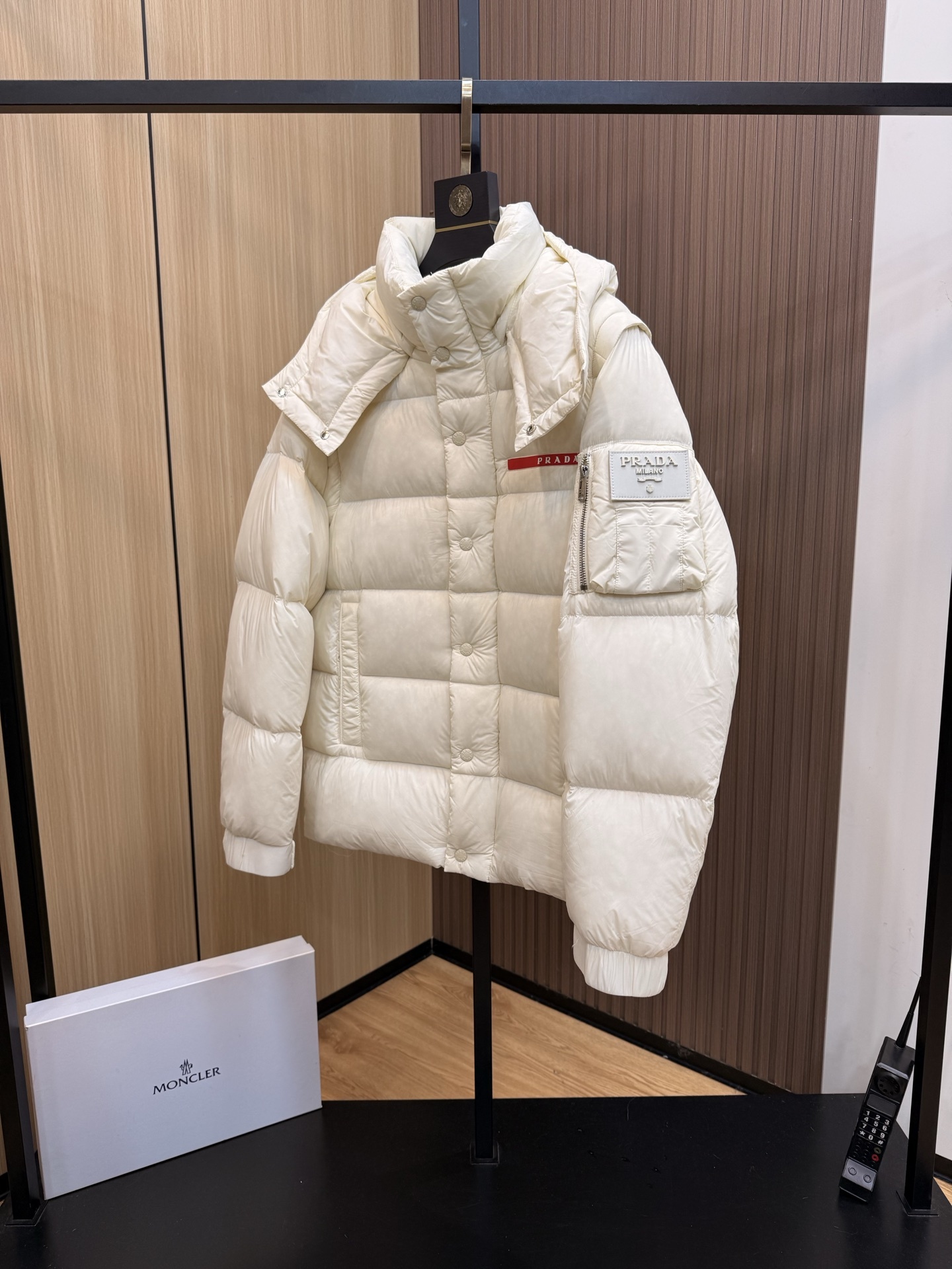 プラダ「Prada」秋冬新作 メンズ ファッションダウンジャケット