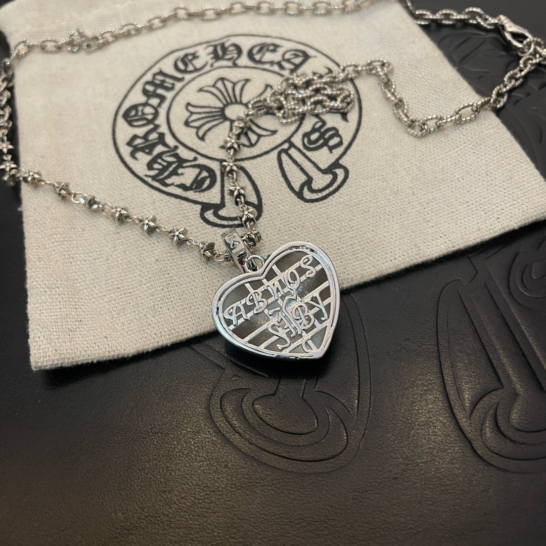 クロムハーツ「Chrome Hearts」のクラシックネックレス - 日常に上品なアクセントを添えるユニセックスモデル