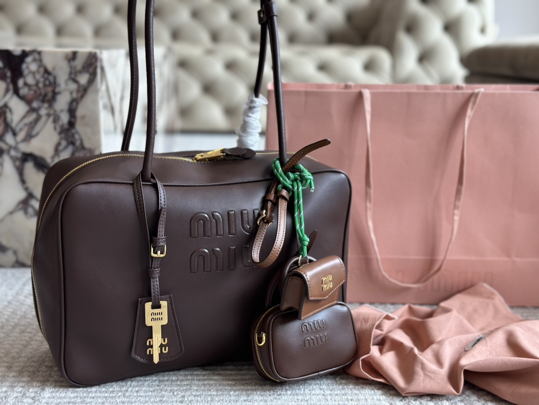 ミュウミュウ「Miu Miu」ボウリングバッグ ビジネストート スムース