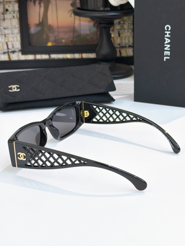 【新作到着】Chanel ハイセンスデザインサングラス「遮光レンズ搭載」