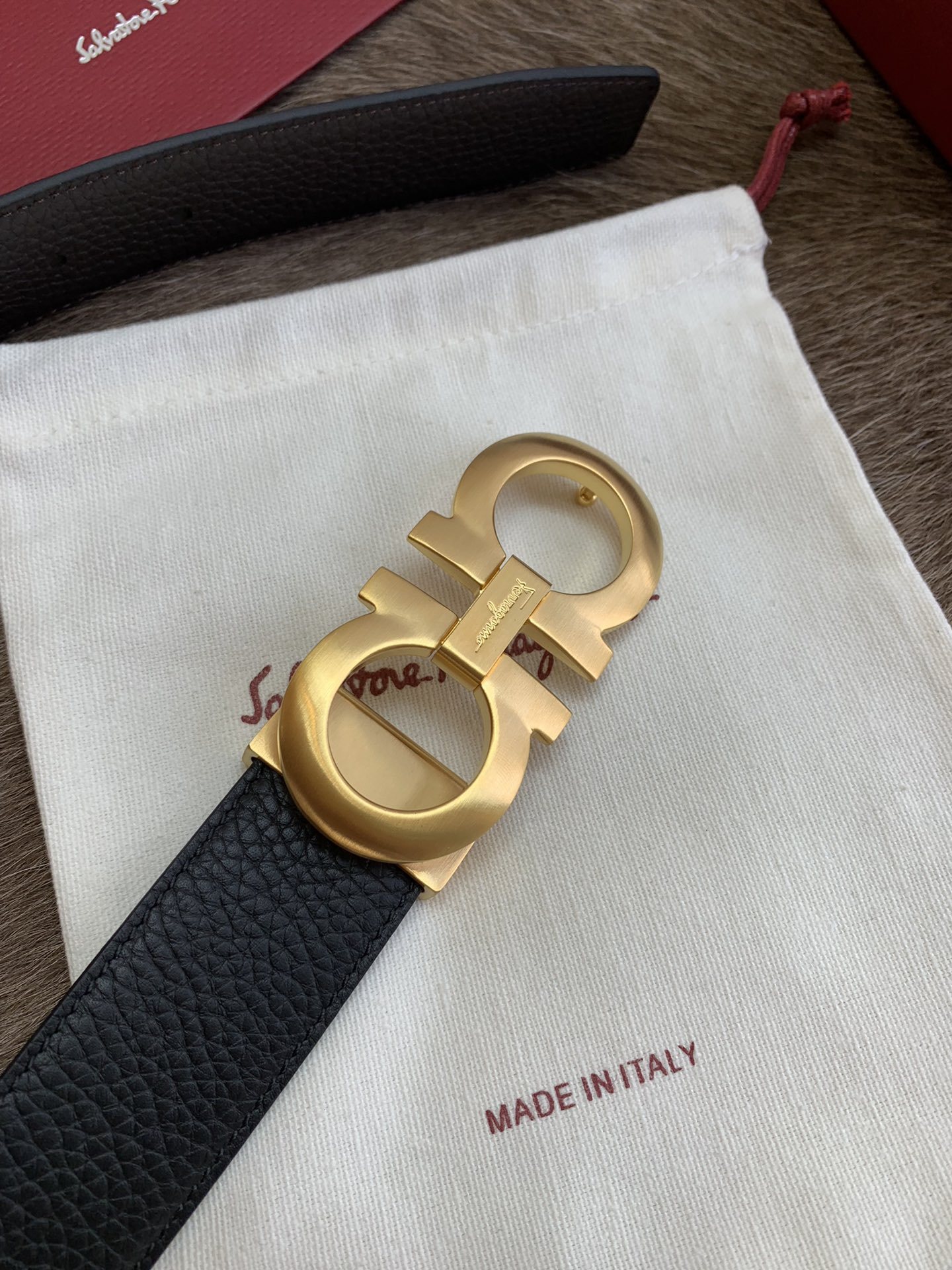 【新規倉庫入り】Salvatore Ferragamo 職人仕上げ高級ベルト「全長約 100cm」