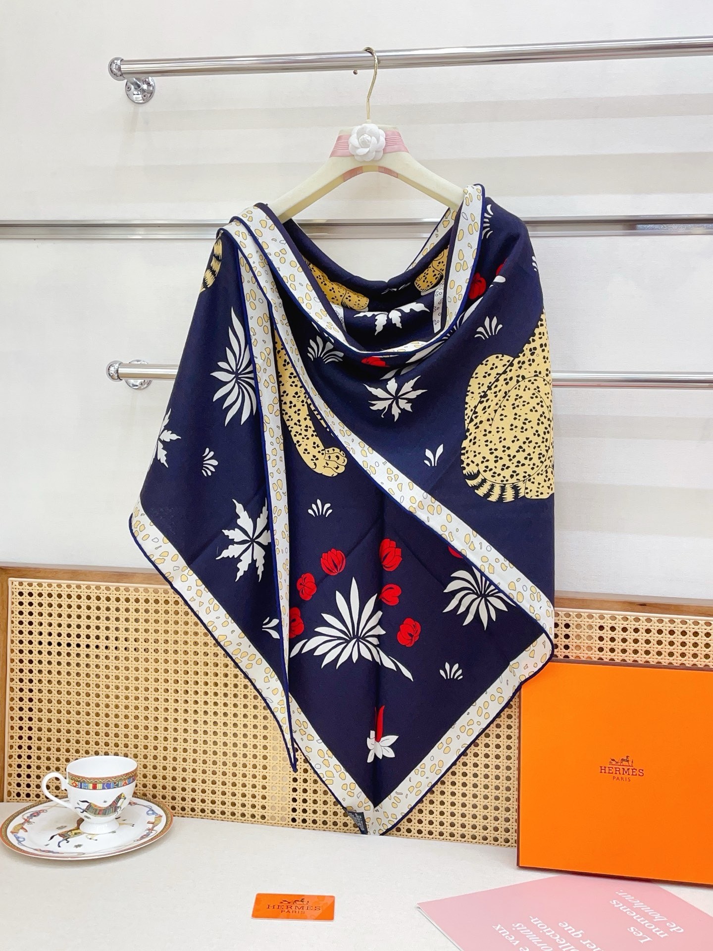 エルメス 新作ファッションアイテム カシミア三角スカーフ