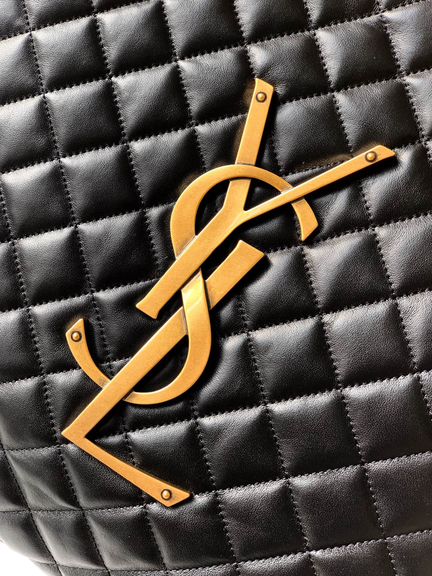 サンローラン「Saint Laurent」イカール ミディアム（キルティングナッパレザー）