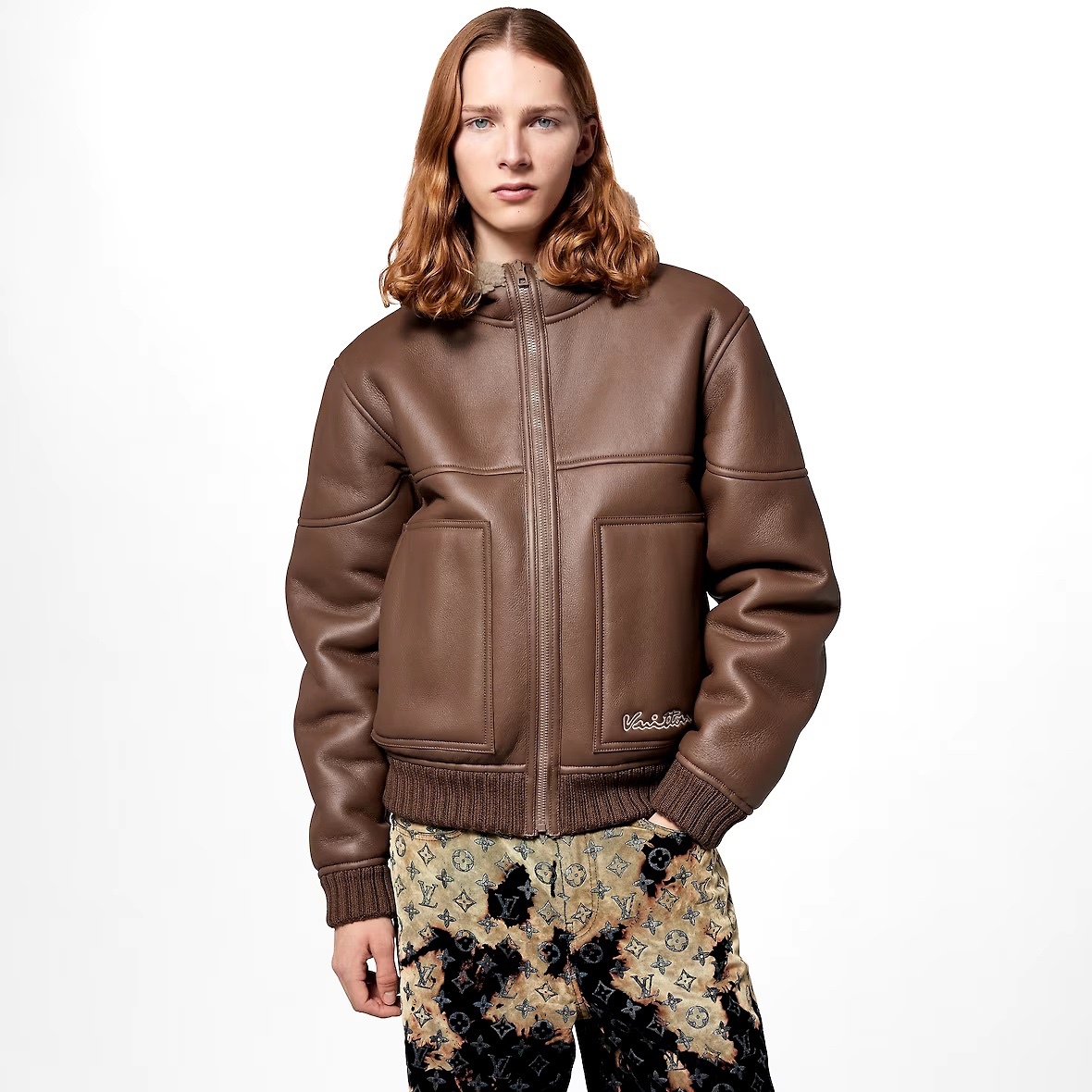 Louis Vuitton / ルイ・ヴィトン 23Fw（2024 年秋冬） 両面式のフード付きウェストタイトなジャケット。