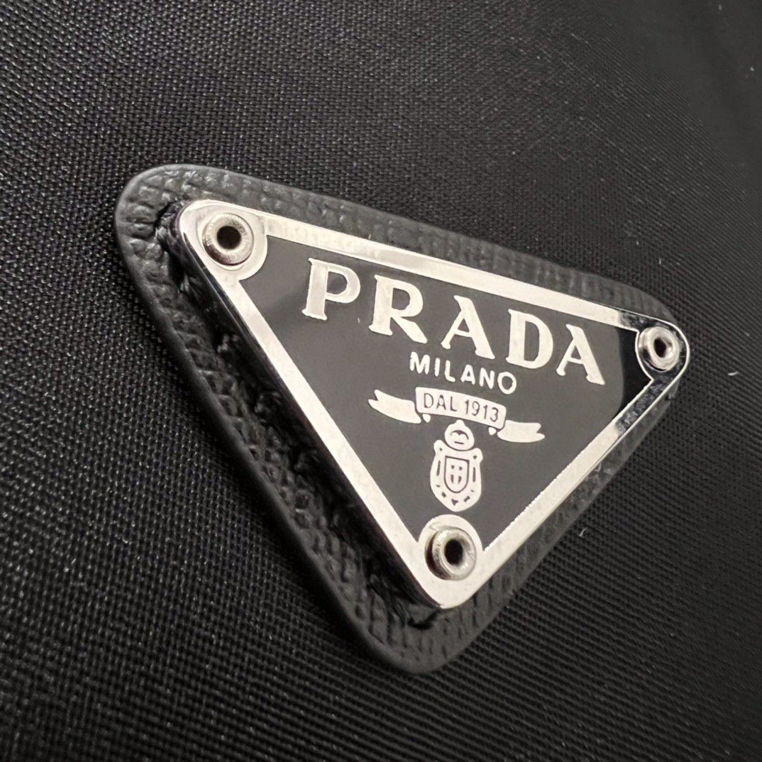 プラダ「Prada」ピコティン バケットバッグ モデ